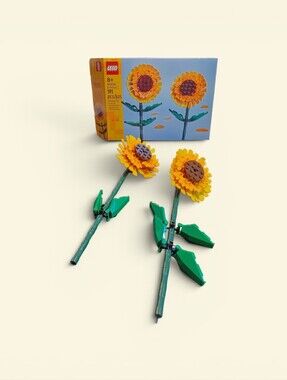 LEGO Yellow Sunflower Stems with Green Leaves